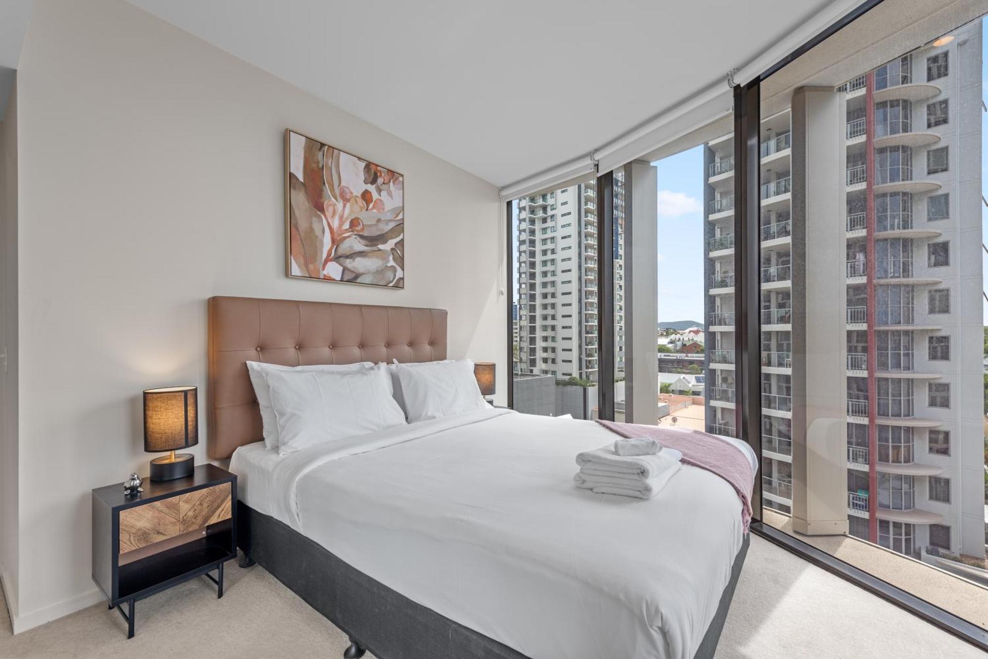 Spire - Stylish 2br - Pool, Parking & Views Apartment Brisbane
